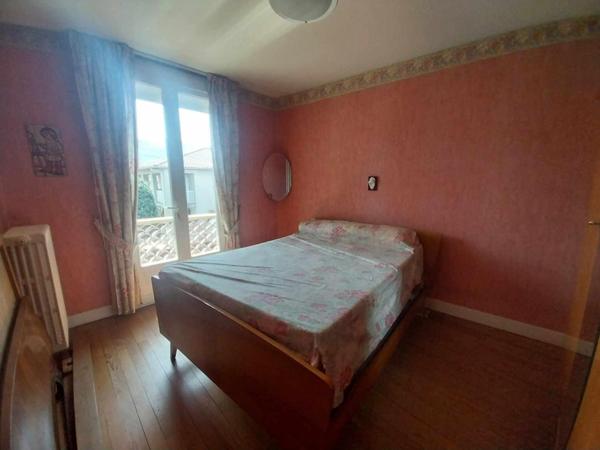 Aussillon quartier des Auques, maison jardin garage