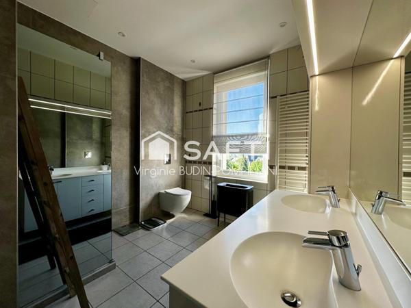 MAISON INDIVIDUELLE 4 CHAMBRES 2 SALLES DE DOUCHE  TERRASSE ET GARAGE