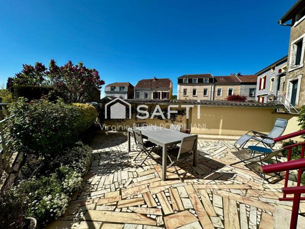 MAISON INDIVIDUELLE 4 CHAMBRES 2 SALLES DE DOUCHE  TERRASSE ET GARAGE