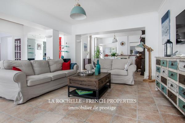 MAISON PLEIN CENTRE AVEC COUR - PROCHE MER - CHATEAU D'OLÉRON - CHARENTE MARITIME