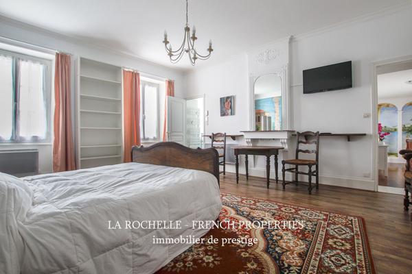 MAISON PLEIN CENTRE AVEC COUR - PROCHE MER - CHATEAU D'OLÉRON - CHARENTE MARITIME