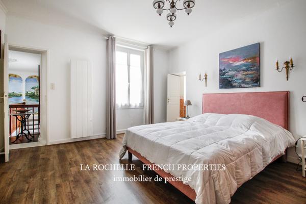 MAISON PLEIN CENTRE AVEC COUR - PROCHE MER - CHATEAU D'OLÉRON - CHARENTE MARITIME