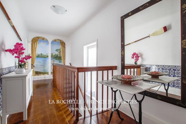 MAISON PLEIN CENTRE AVEC COUR - PROCHE MER - CHATEAU D'OLÉRON - CHARENTE MARITIME