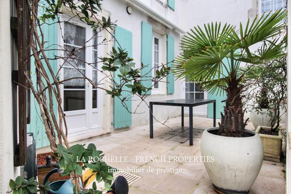 MAISON PLEIN CENTRE AVEC COUR - PROCHE MER - CHATEAU D'OLÉRON - CHARENTE MARITIME