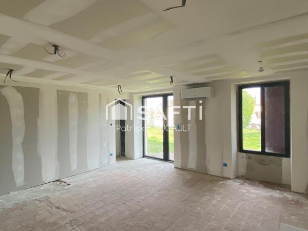 Corps de ferme 500m2 sur un terrain clos 1.5 ha