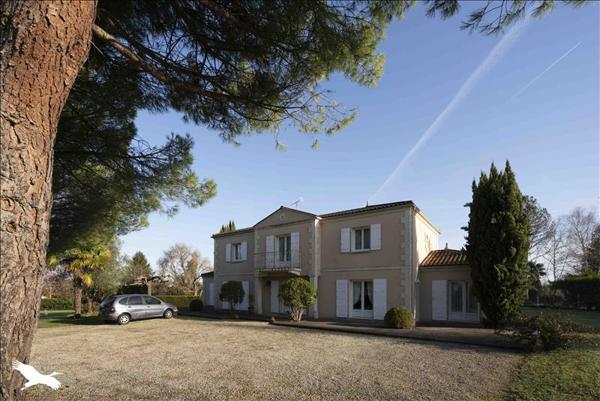 Maison à vendre |  Barbezieux-Saint-Hilaire |  7 pièces | 239 m²