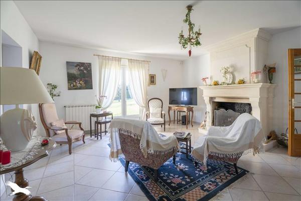 Maison à vendre |  Barbezieux-Saint-Hilaire |  7 pièces | 239 m²