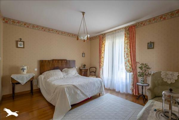 Maison à vendre |  Barbezieux-Saint-Hilaire |  7 pièces | 239 m²