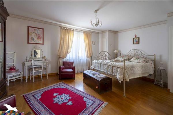 Maison à vendre |  Barbezieux-Saint-Hilaire |  7 pièces | 239 m²