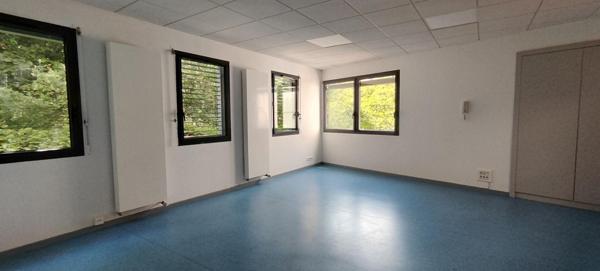 68200 MULHOUSE - ESPACE BUREAUX 201 m², 5 places de stationnement