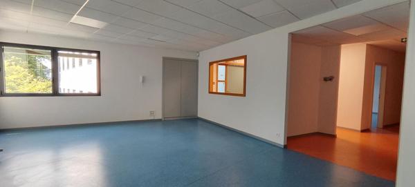 68200 MULHOUSE - ESPACE BUREAUX 201 m², 5 places de stationnement