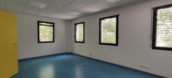68200 MULHOUSE - ESPACE BUREAUX 201 m², 5 places de stationnement
