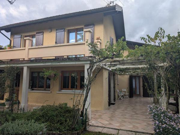 Maison de standing situé à quelques minutes de la douane de Ve