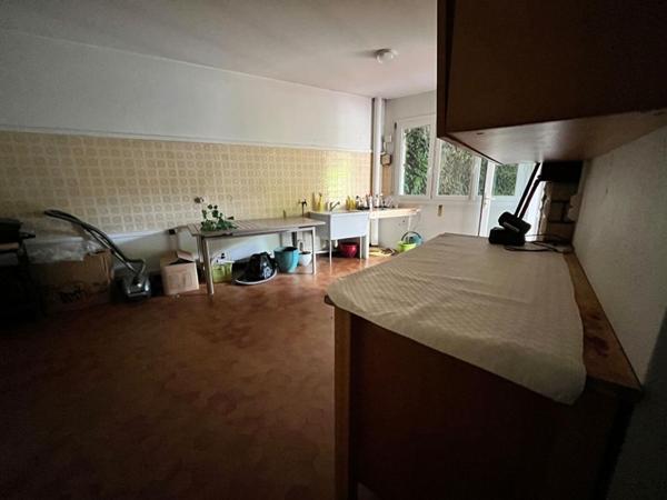 Grande maison de ville de 5 chambres  avec piscine et jardin agrémenté