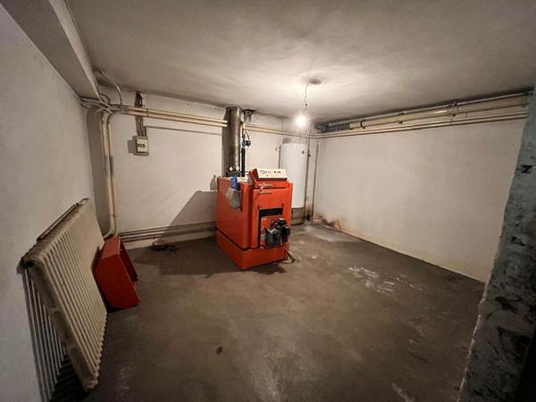 Grande maison de ville de 5 chambres  avec piscine et jardin agrémenté