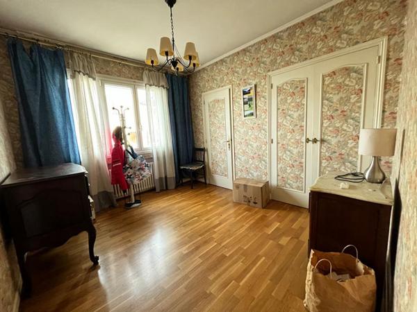 Grande maison de ville de 5 chambres  avec piscine et jardin agrémenté