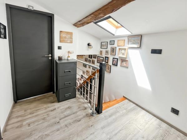 Maison en pierre atypique – proche Cluny – rénovation moderne, jardin et terrasse.