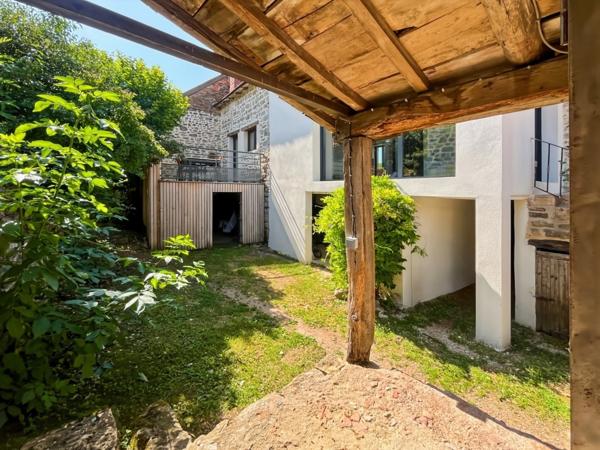 Maison en pierre atypique – proche Cluny – rénovation moderne, jardin et terrasse.