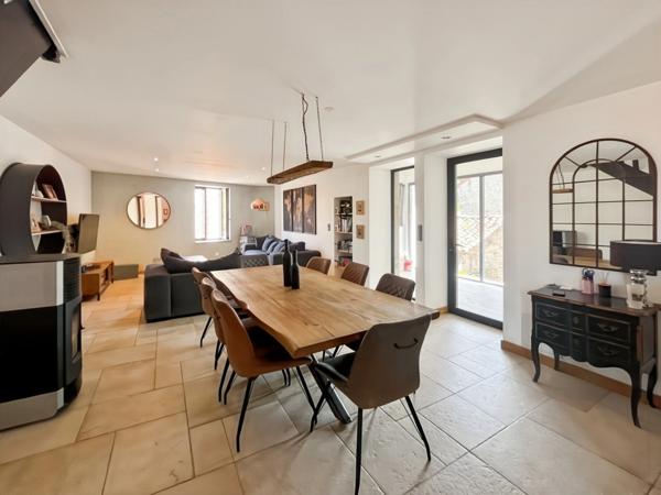 Maison en pierre atypique – proche Cluny – rénovation moderne, jardin et terrasse.