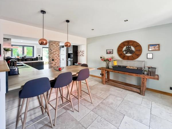 Maison en pierre atypique – proche Cluny – rénovation moderne, jardin et terrasse.