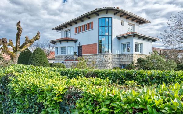 Maison à vendre    5 pièces •  Pessac