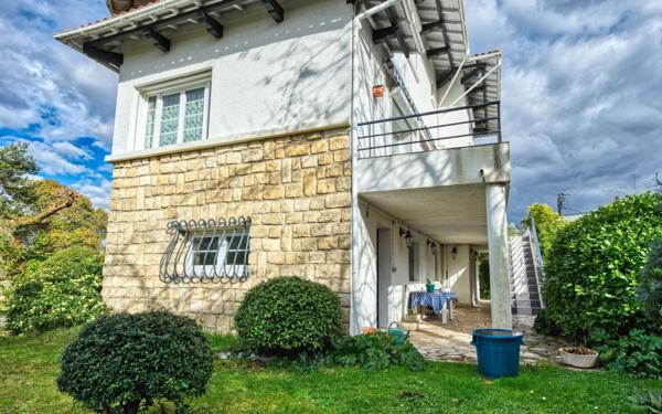 Maison à vendre    5 pièces •  Pessac