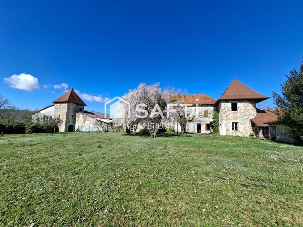 Maison forte avec 13 hectares de terrain