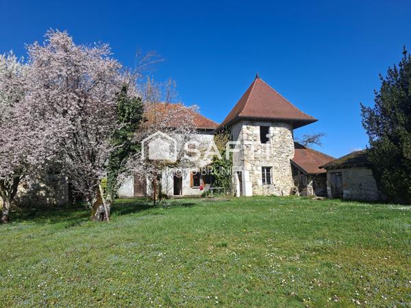 Maison forte avec 13 hectares de terrain