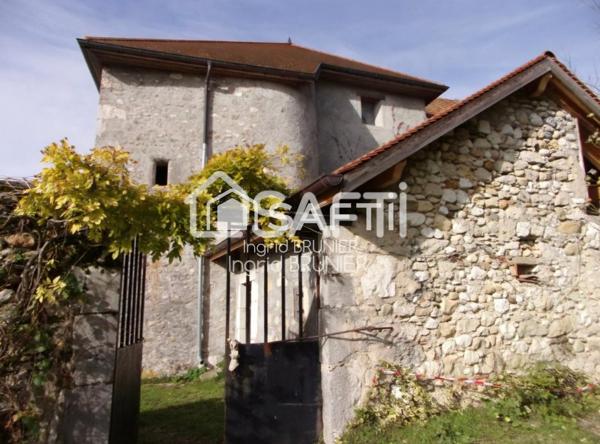 Maison forte avec 13 hectares de terrain