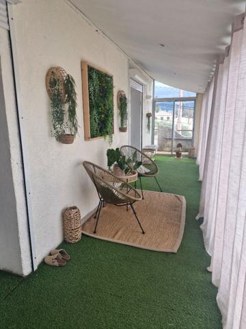 local Sollies Ville 70 m2 ZA 1er étage