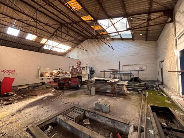 OPPORTUNITÉ INVESTISSEUR - VIHIERS CENTRE - LOCAL + TERRAIN À VALORISER - D6033