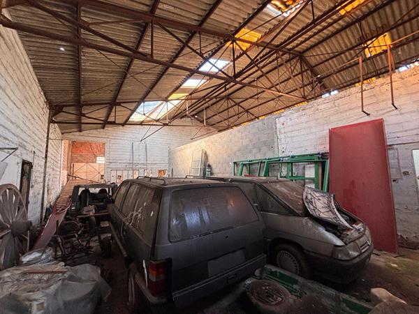 OPPORTUNITÉ INVESTISSEUR - VIHIERS CENTRE - LOCAL + TERRAIN À VALORISER - D6033