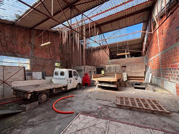 OPPORTUNITÉ INVESTISSEUR - VIHIERS CENTRE - LOCAL + TERRAIN À VALORISER - D6033