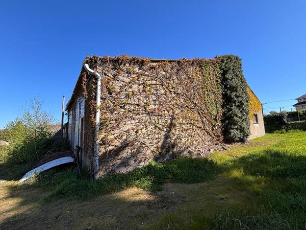 OPPORTUNITÉ INVESTISSEUR - VIHIERS CENTRE - LOCAL + TERRAIN À VALORISER - D6033