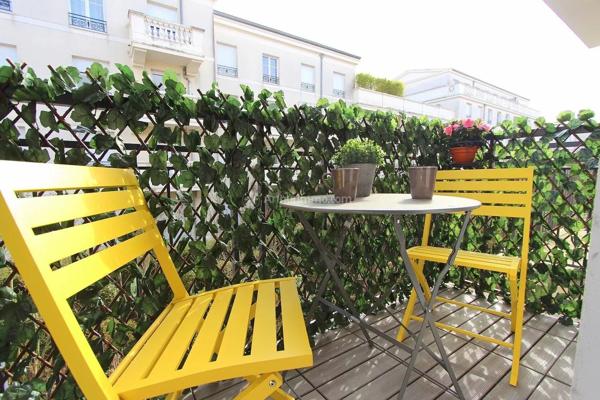 Vente                                                      Appartement
                        
                     3 pièces                      61 m2                     à Serris