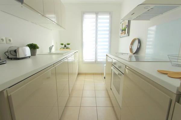 Vente                                                      Appartement
                        
                     3 pièces                      61 m2                     à Serris