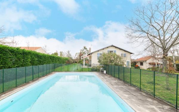 Maison à vendre    5 pièces •  Saint-Geniès-Bellevue