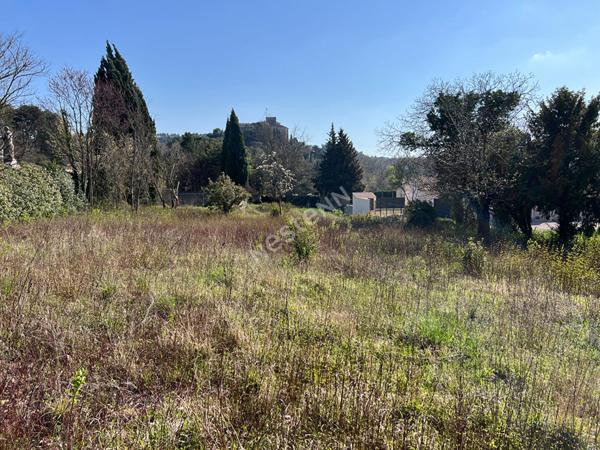 Superbe terrain viabilisé à Ansouis 876 m2 - 205 m2 d'emprise au sol