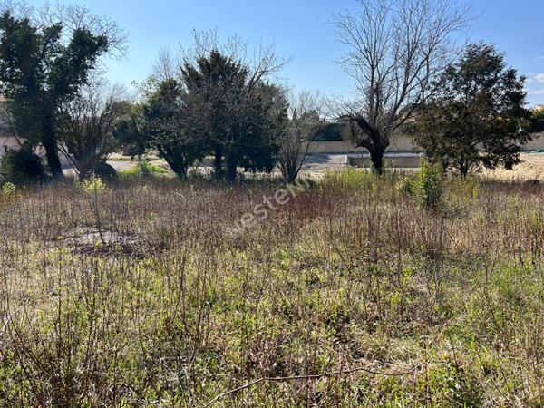 Superbe terrain viabilisé à Ansouis 876 m2 - 205 m2 d'emprise au sol