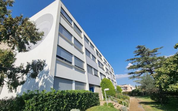 Appartement à vendre    1 pièce • 25,04 m2 Marseille 13