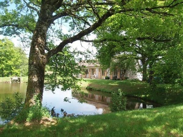 Maison à vendre    4 pièces •  Saint-Agnant-de-Versillat