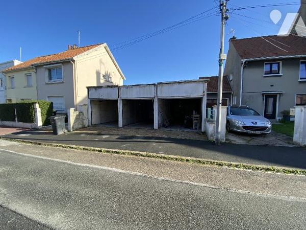 CALAIS SECTEUR AVENUE BLERIOT TERRAIN CONSTRUCTIBLE AVEC 3 GARAGES