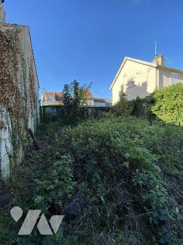 CALAIS SECTEUR AVENUE BLERIOT TERRAIN CONSTRUCTIBLE AVEC 3 GARAGES