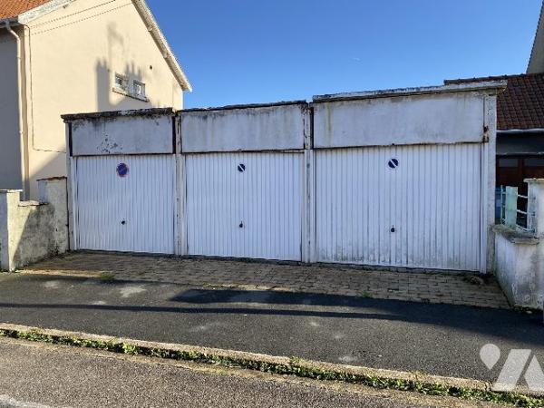 CALAIS SECTEUR AVENUE BLERIOT TERRAIN CONSTRUCTIBLE AVEC 3 GARAGES