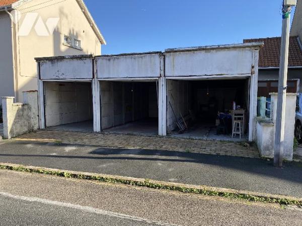 CALAIS SECTEUR AVENUE BLERIOT TERRAIN CONSTRUCTIBLE AVEC 3 GARAGES