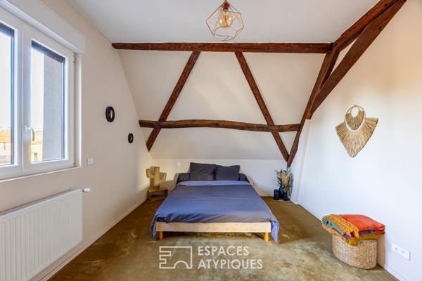 Ancienne grange rénovée à l’esprit brutaliste et sa piscine