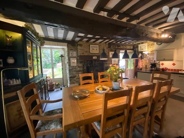 Propriété de caractère au sein de la Suisse Normande - maison de 190 m² avec deux gîtes et terrain.