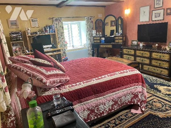 Propriété de caractère au sein de la Suisse Normande - maison de 190 m² avec deux gîtes et terrain.