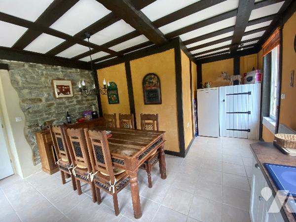 Propriété de caractère au sein de la Suisse Normande - maison de 190 m² avec deux gîtes et terrain.