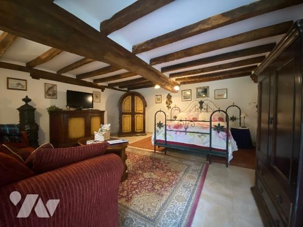 Propriété de caractère au sein de la Suisse Normande - maison de 190 m² avec deux gîtes et terrain.